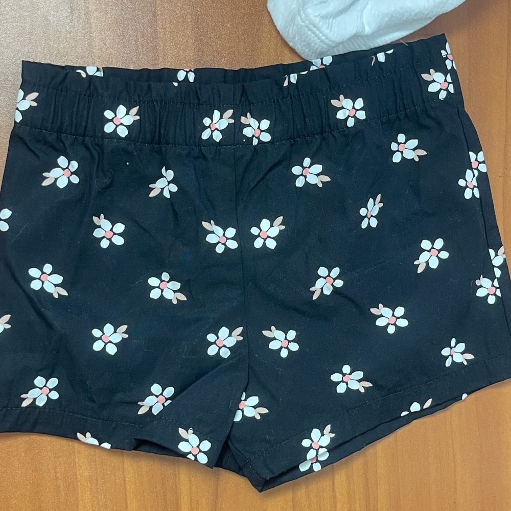 Carter's Just One You Baby Girls 18M White Ruffle Top and Floral Shorts 2-pc Set - Picture 7 of 9